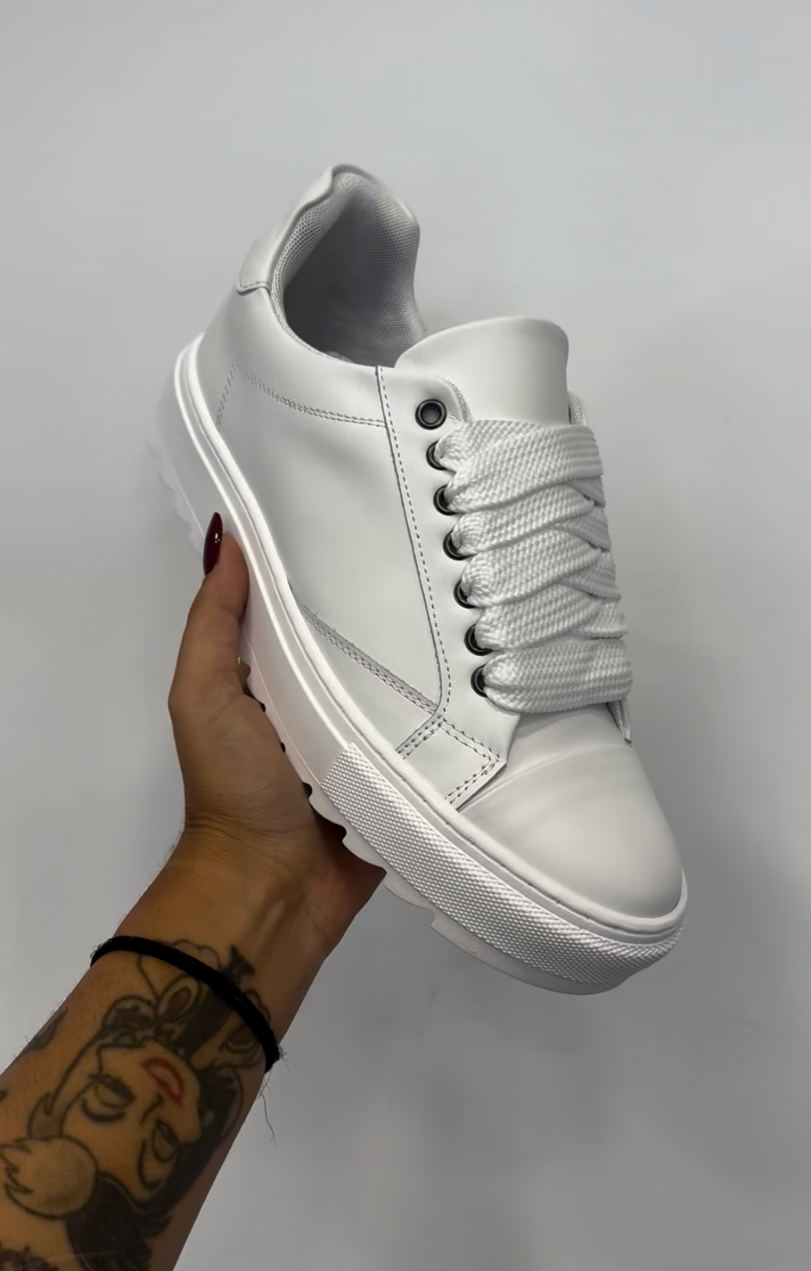 SNEAKERS SPACE