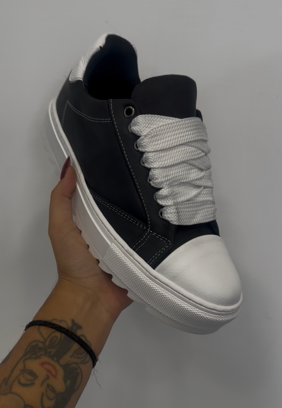 SNEAKERS SPACE